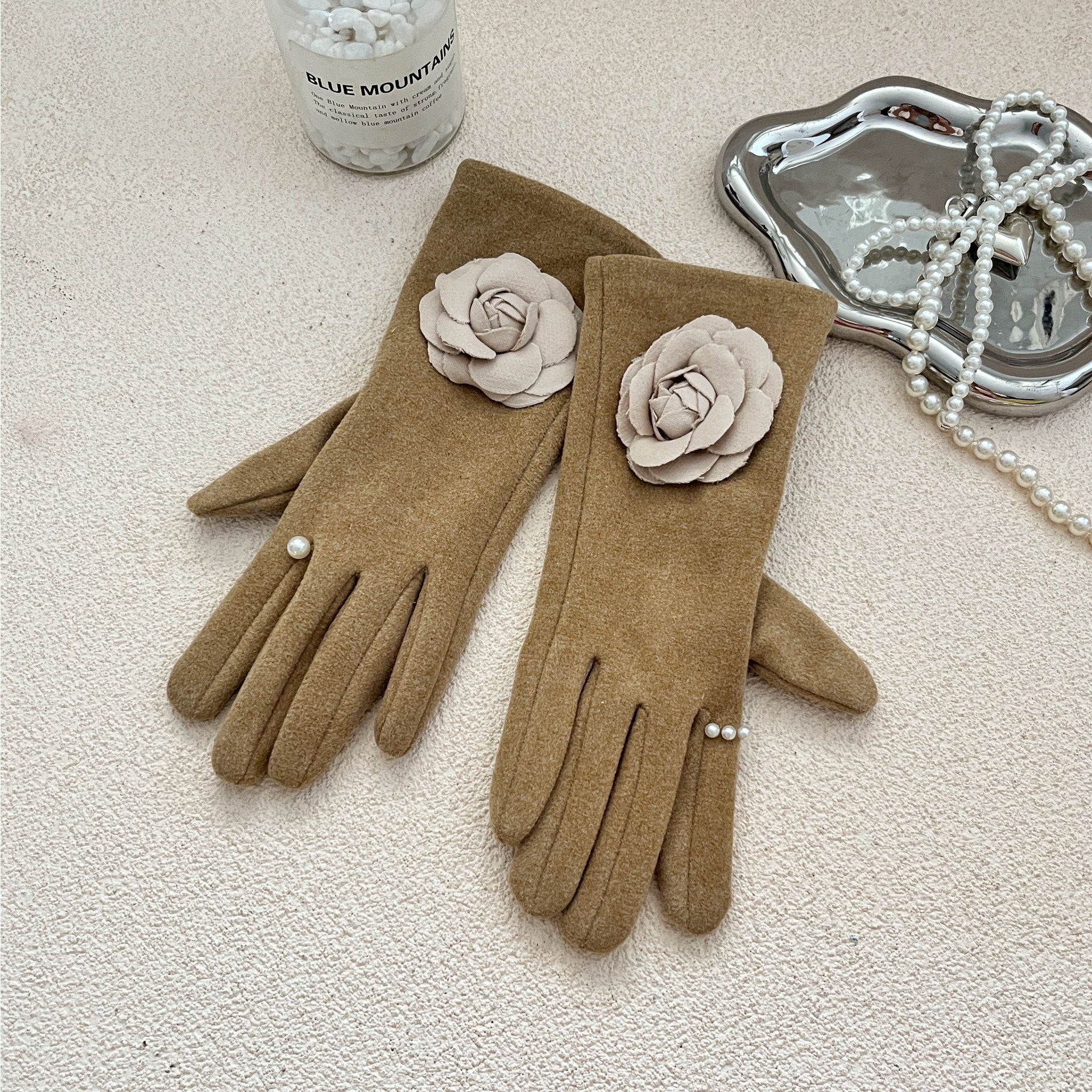 Wholesale Handmade Velvet Cream Camellia Pearl Autumn and Winter Warm Gloves