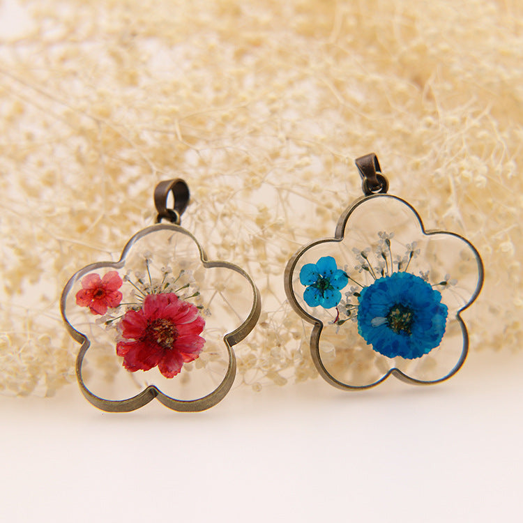 Wholesale 12pcs Handmade Daisy Lace Flower Dried Flower Resin Epoxy Vintage Necklace