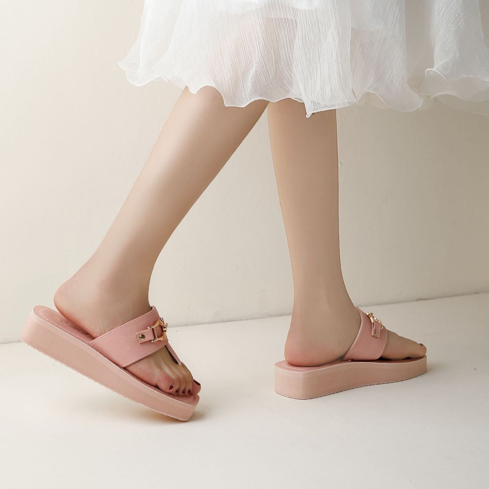 Wholesale Summer Outdoor Fashion Breathable Wedge Heel Square Toe Flip-flops