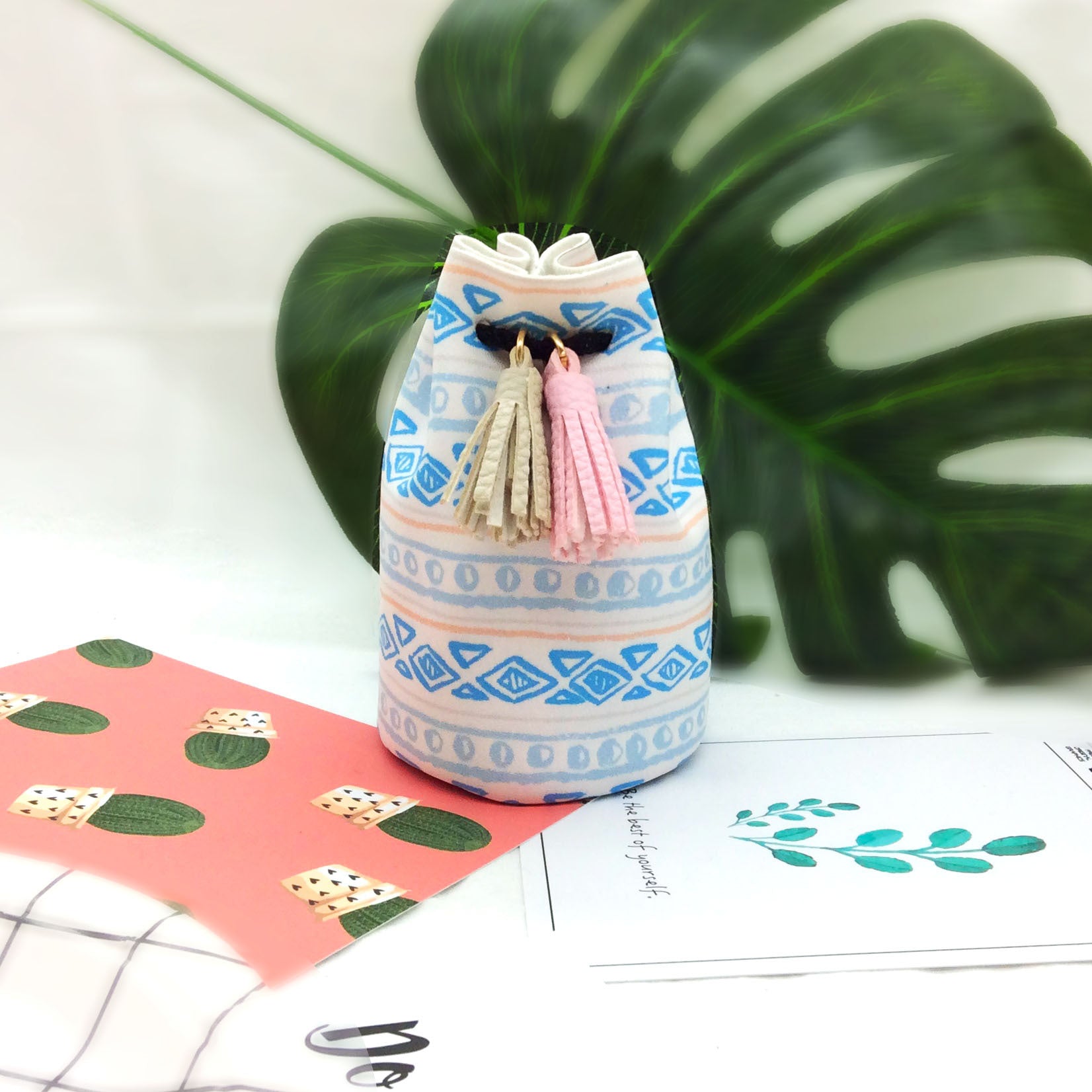 Mini embrague cilíndrico con cordón de dibujo atantado de Drawstring Aztec al por mayor