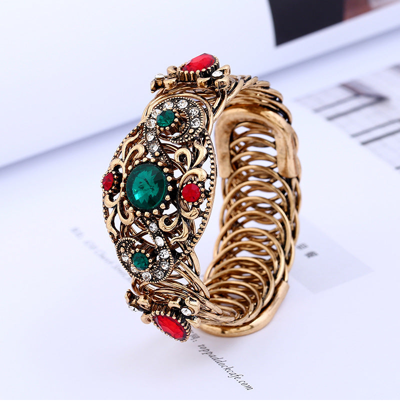 Wholesale Spring Opening Vintage Hollow Bracelet
