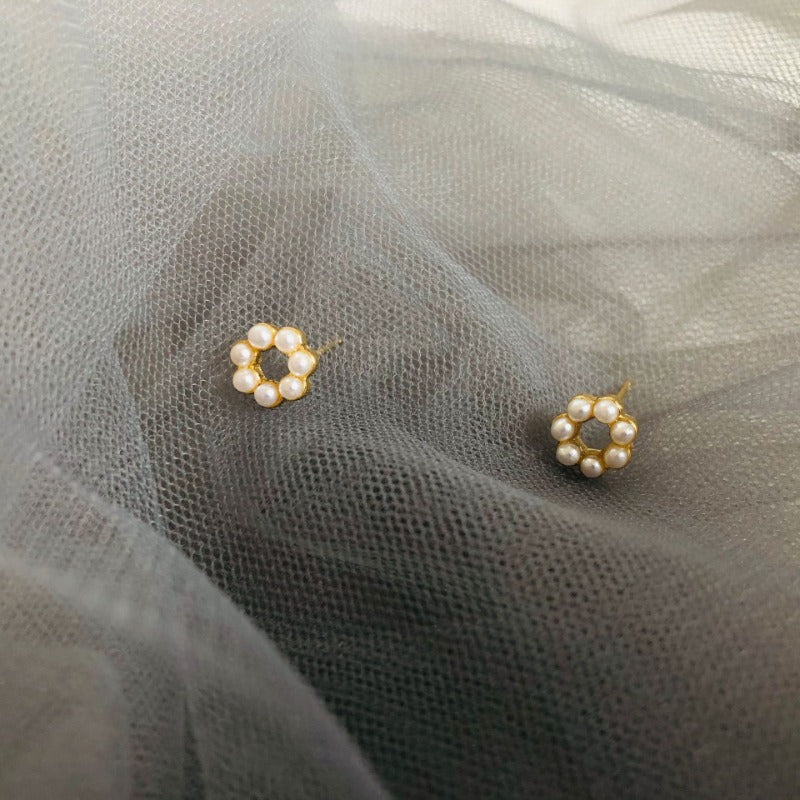 Wholesale S925 Silver Needle Geometric Circle Pearl Charm Gentle Personality Small and Versatile Earrings