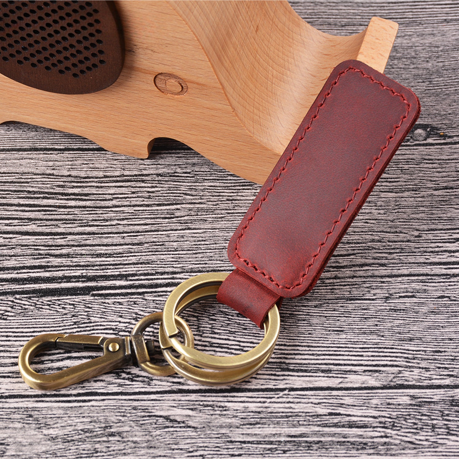 Wholesale Handmade Vintage Cowhide Bronze Car Keychain