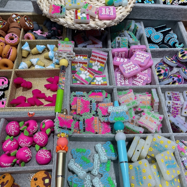 Wholesale Luminous 15pcs/30pcs Inspirational Words 2D Butterfly Dog Paw Silicone Beads Mix