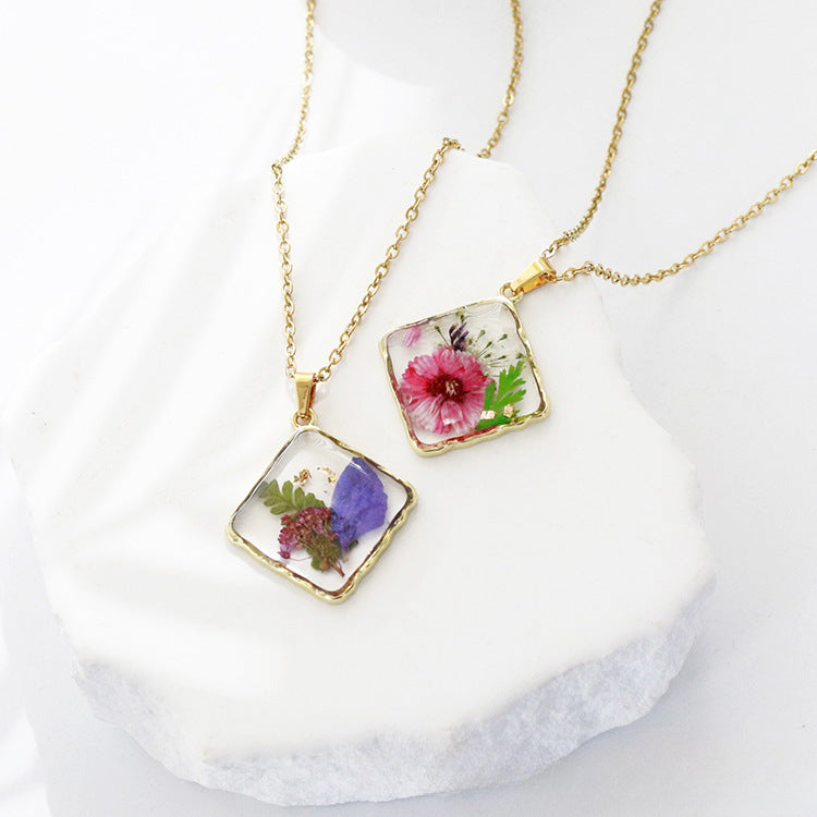 Wholesale 6pcs Natural Plant Specimen Real Flower Resin Dripping Glue Necklace