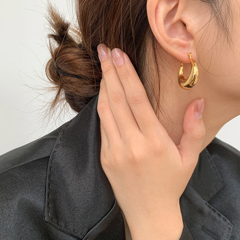 Wholesale Hollow Crescent Shaped Hollow Gold-plated Titanium Steel Earrings