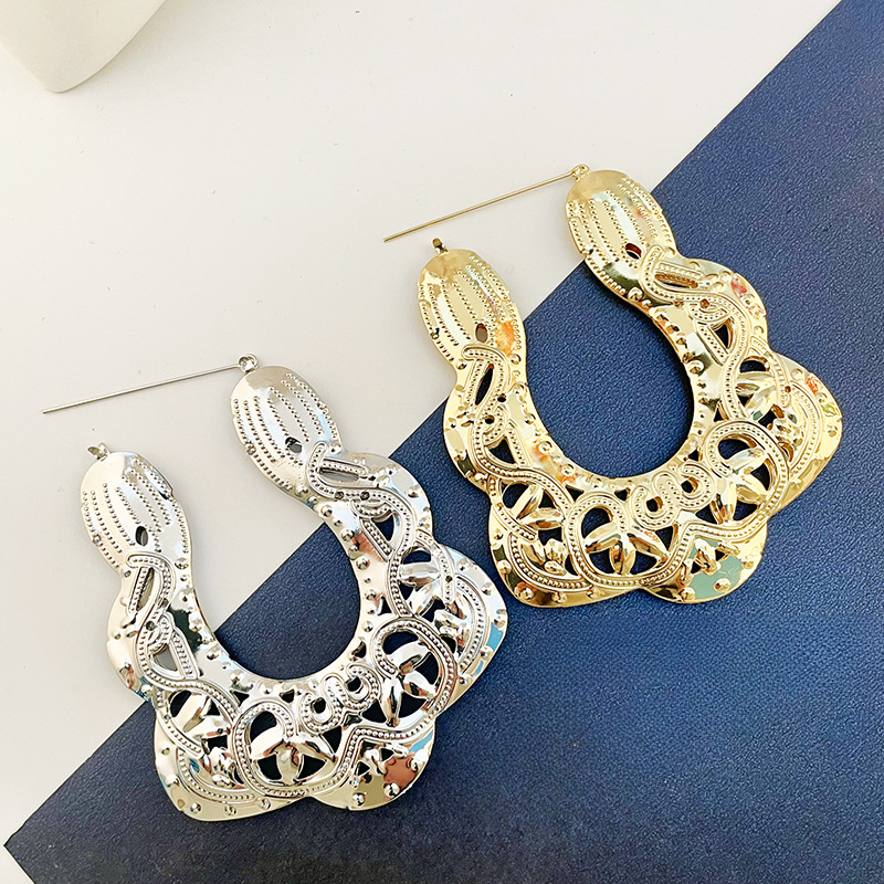 Wholesale Gold Hollow Pattern Trapezoid Metal Earrings