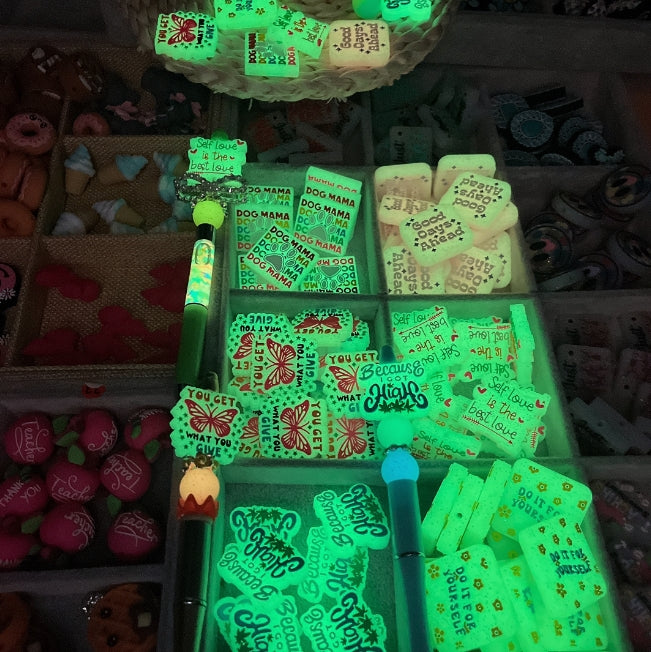 Wholesale Luminous 15pcs/30pcs Inspirational Words 2D Butterfly Dog Paw Silicone Beads Mix