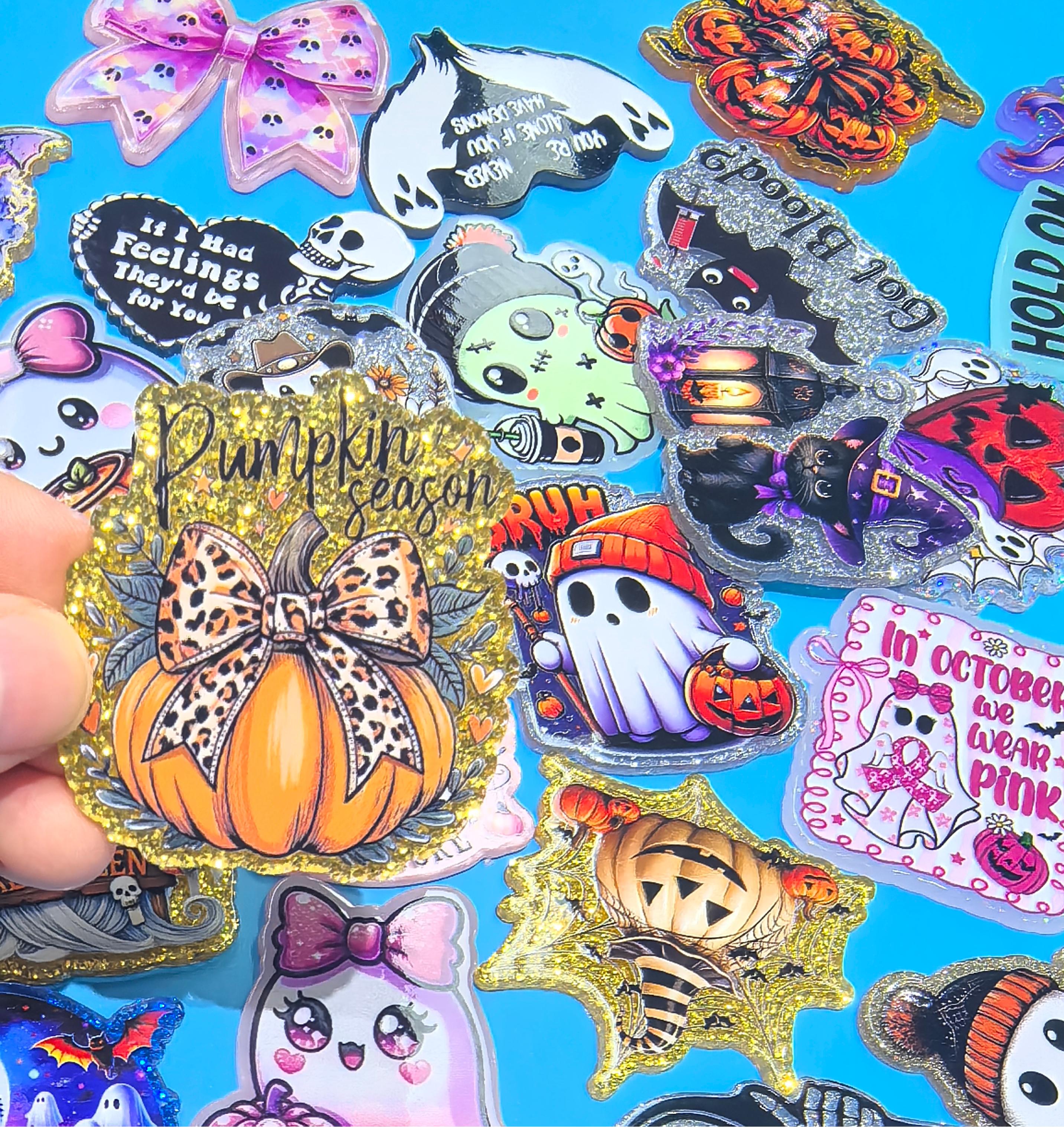 Wholesale Random 30pcs Halloween Theme  Acrylic Flat Backs for Badge Reels Keychains