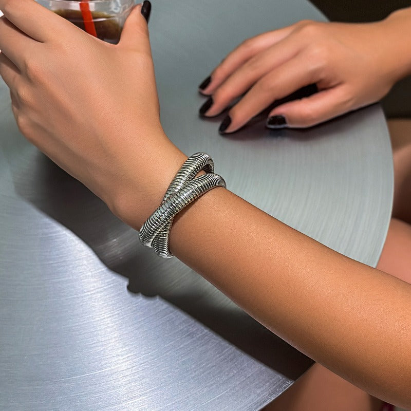 Wholesale Exaggerated Snake Bone Lines with Multi-layer Metal Collars