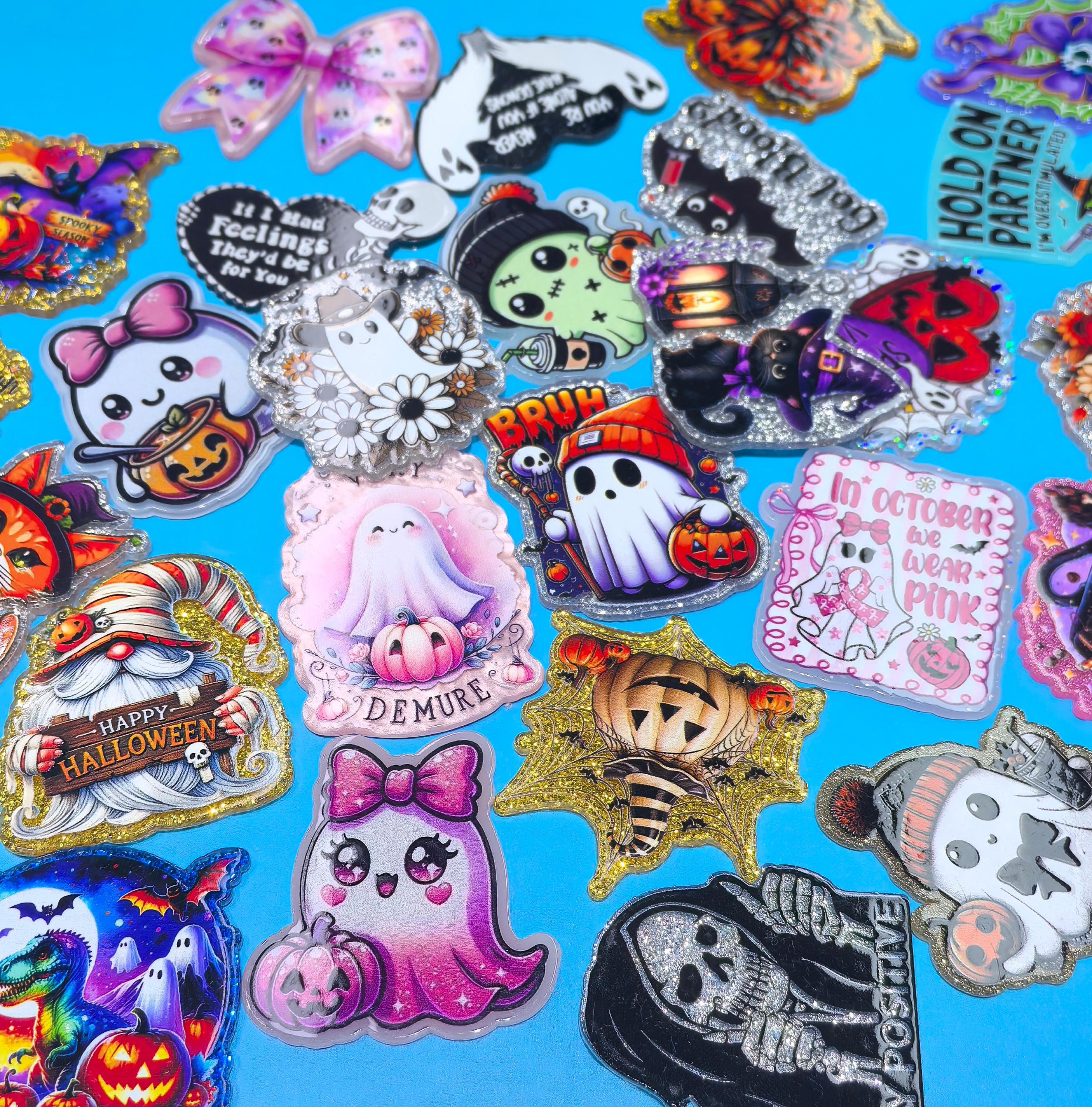 Wholesale Random 30pcs Halloween Theme  Acrylic Flat Backs for Badge Reels Keychains