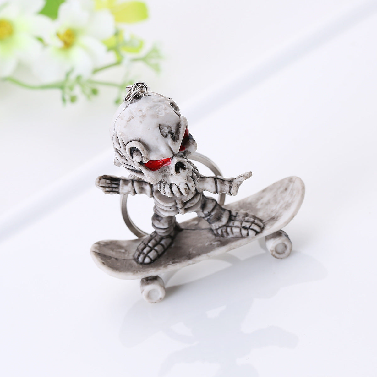 Wholesale Chic Rubber Skull Skateboard Keychain Grey Fashion Accessory For Promotional Gift