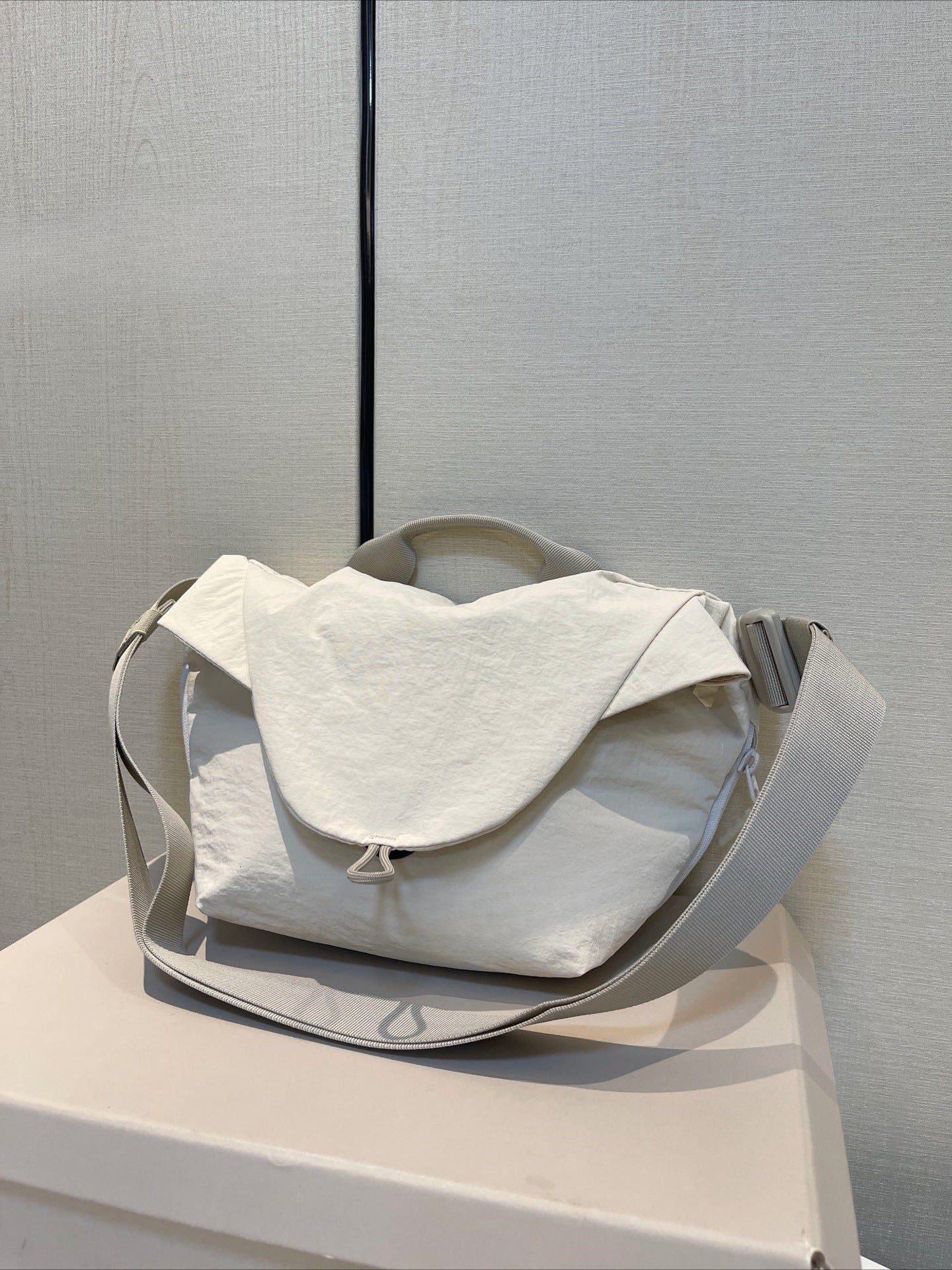 Wholesale Fitness Casual Magnetic Two-color Couple Shoulder Bag