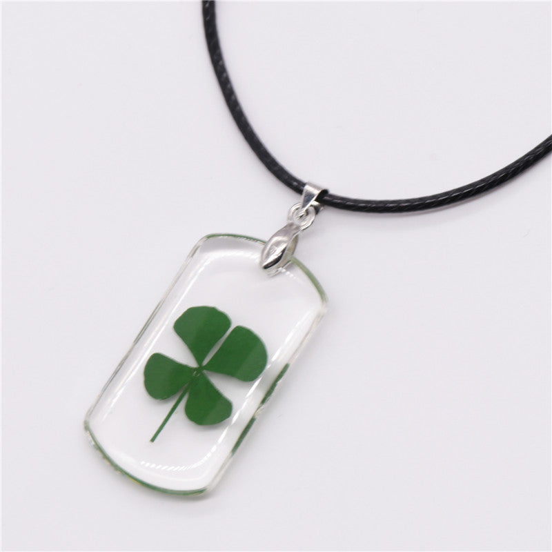 Wholesale 20pcs Creative Dried Flower Four-Leaf Clover Resin Necklace