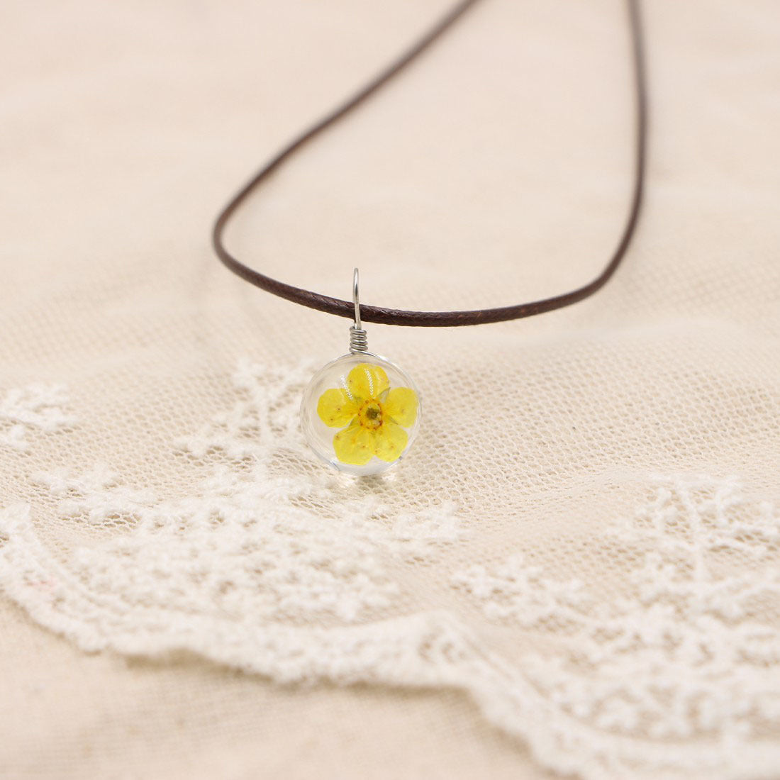 Wholesale Handmade Cherry Blossom Dried Flower Pendant Necklace Organic Glass Clavicle Chain Fashion Jewelry Accessory Gift