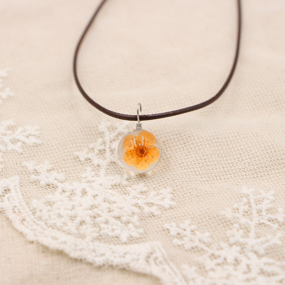 Wholesale Handmade Cherry Blossom Dried Flower Pendant Necklace Organic Glass Clavicle Chain Fashion Jewelry Accessory Gift