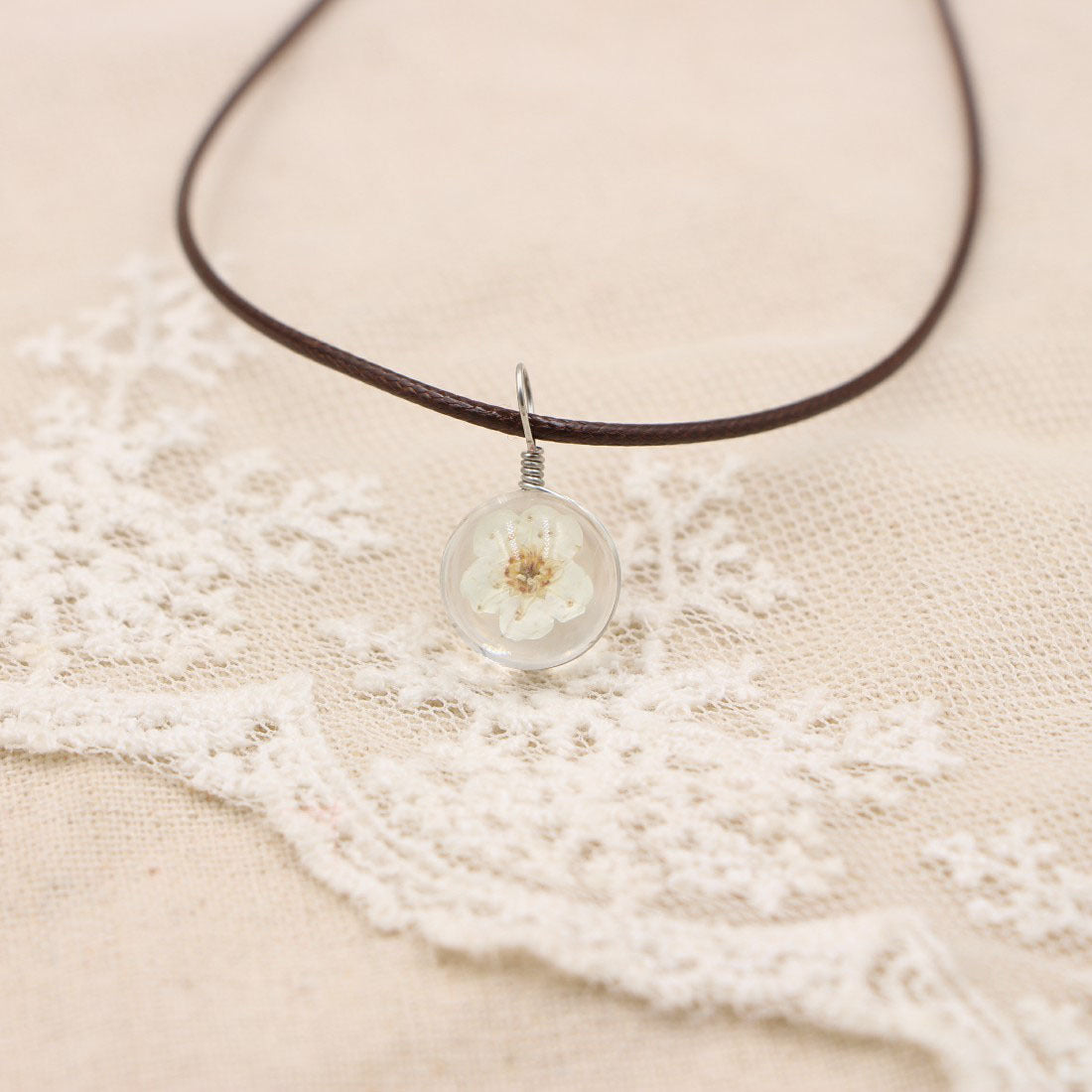 Wholesale Handmade Cherry Blossom Dried Flower Pendant Necklace Organic Glass Clavicle Chain Fashion Jewelry Accessory Gift