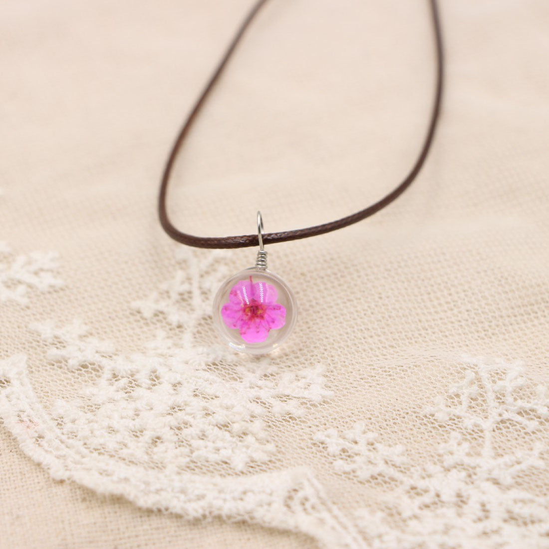 Wholesale Handmade Cherry Blossom Dried Flower Pendant Necklace Organic Glass Clavicle Chain Fashion Jewelry Accessory Gift