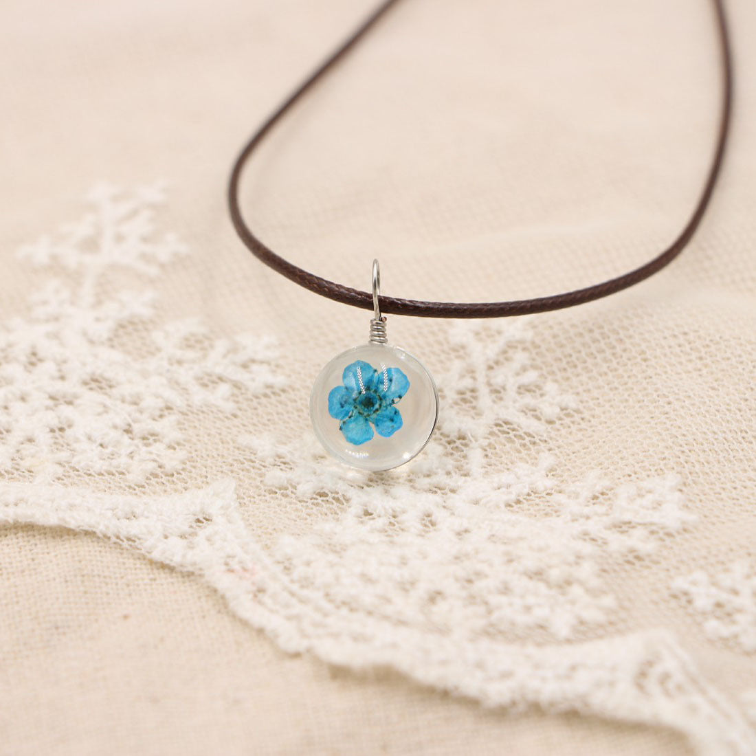 Wholesale Handmade Cherry Blossom Dried Flower Pendant Necklace Organic Glass Clavicle Chain Fashion Jewelry Accessory Gift