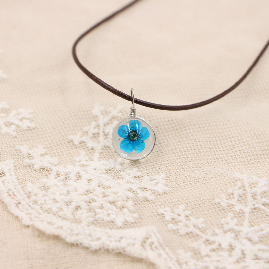 Wholesale Handmade Cherry Blossom Dried Flower Pendant Necklace Organic Glass Clavicle Chain Fashion Jewelry Accessory Gift