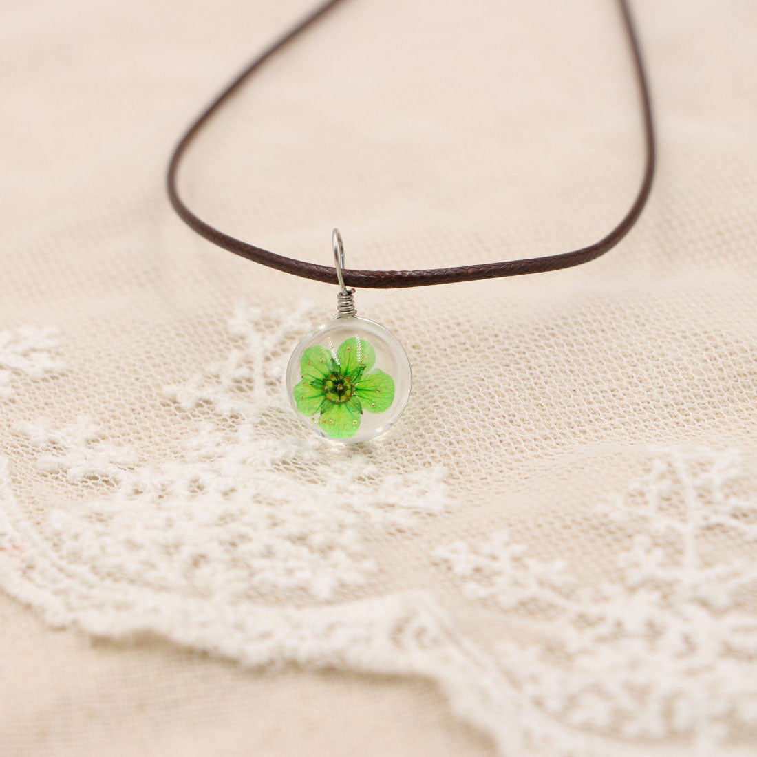 Wholesale Handmade Cherry Blossom Dried Flower Pendant Necklace Organic Glass Clavicle Chain Fashion Jewelry Accessory Gift