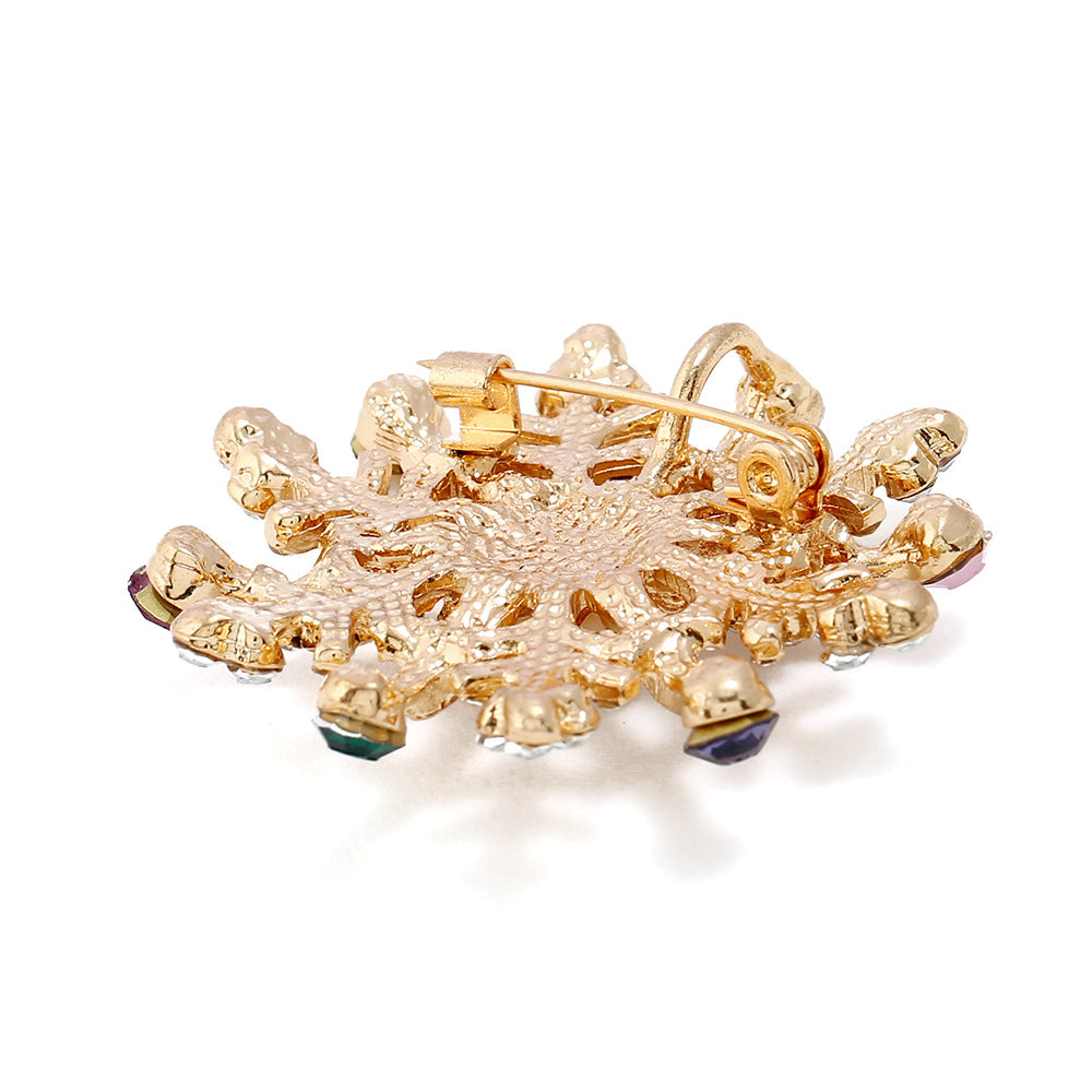 Wholesale Christmas Snowflake Rhinestone Brooch Alloy Pin For Party Gift Boutique Accessory