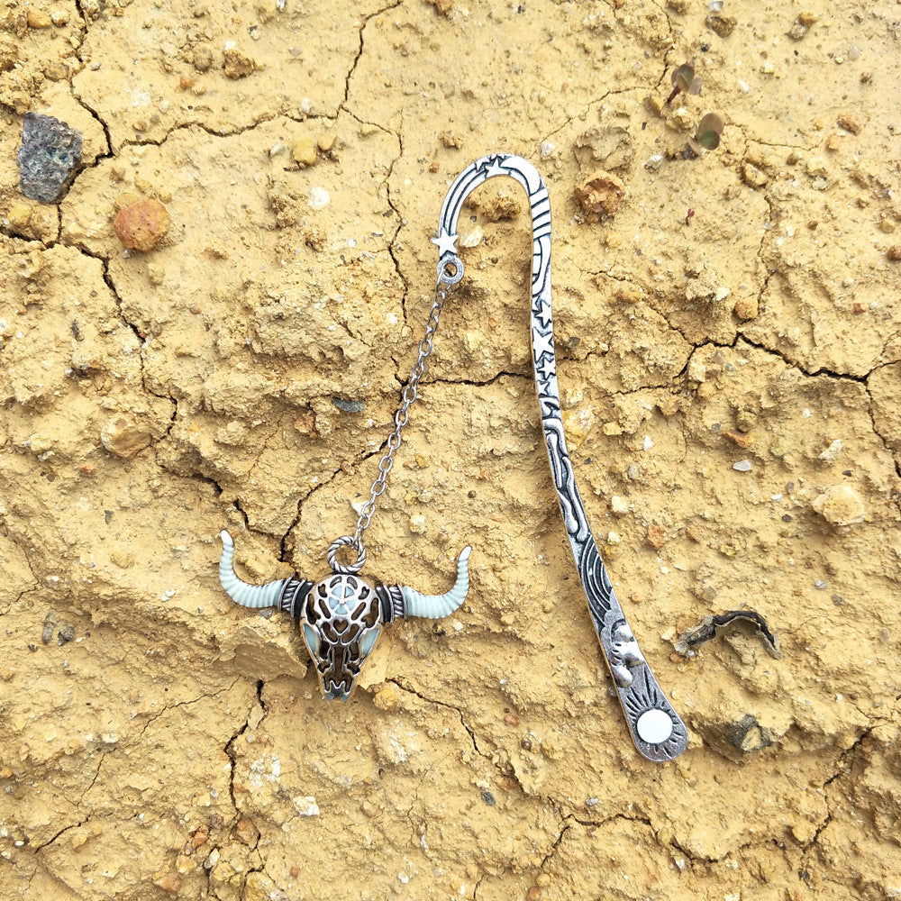 Wholesale Luminous Retro Bullhead Luminous Metal Bookmark