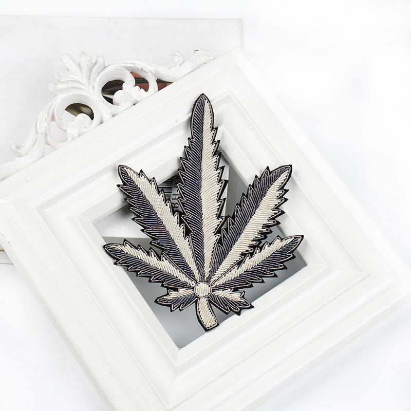 Wholesale DIY Hand Embroidered Indian Silk Patches Large Maple Leaf Brooch Clothes Hat Accessories