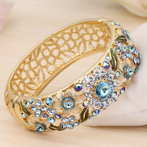 Wholesale Hollow gold-plated diamond colored bracelet