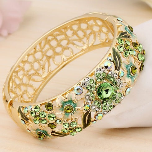 Wholesale Hollow gold-plated diamond colored bracelet