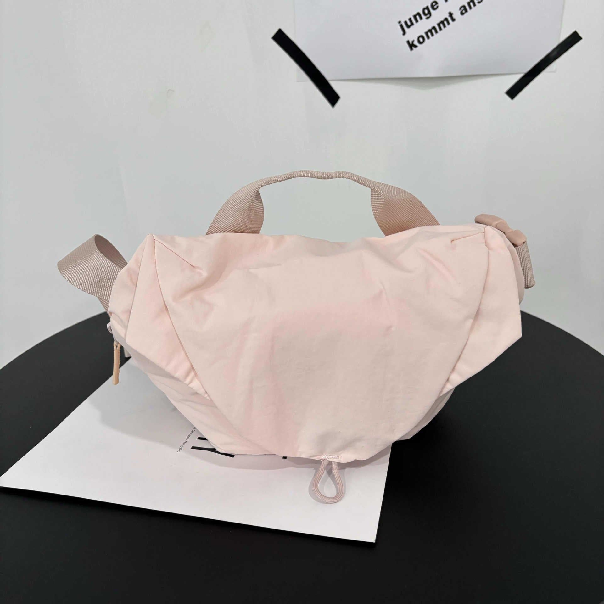 Wholesale Leisure sports crossbody magnetic fitness waist bag