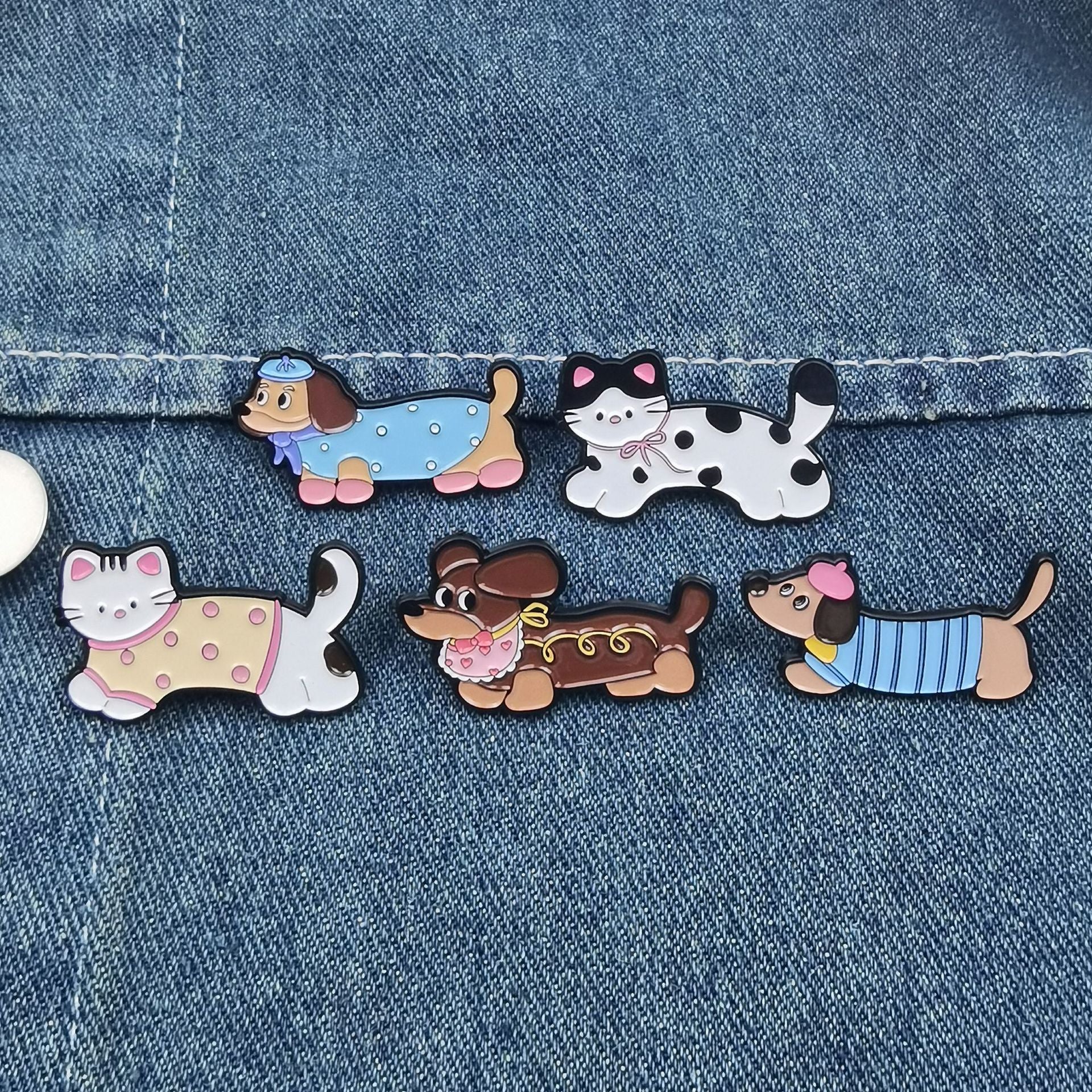 Wholesale Cute and able sausage dog cat alloy cartoon brooch