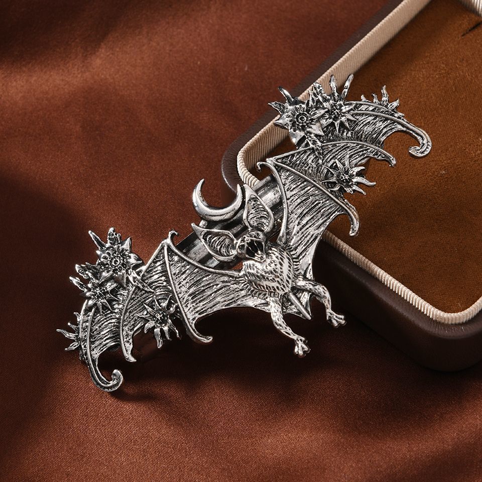 Wholesale  embossed bat hairpin spring hairpin horizontal clip for women