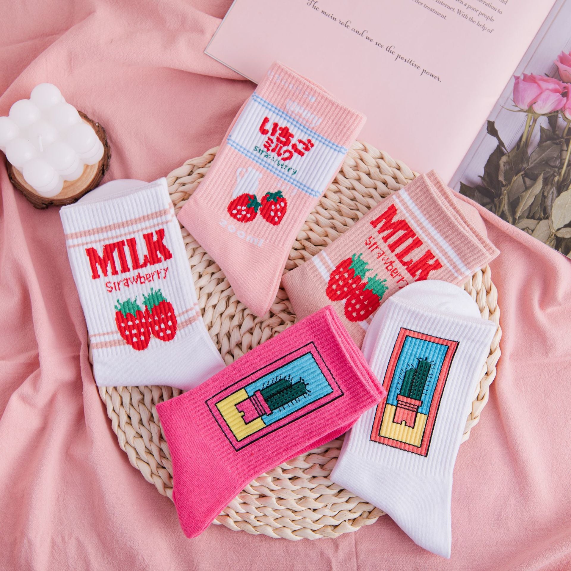 Wholesale Pink Strawberry Is Versatile and Wears Mid-socks Over The Collegiate Style
