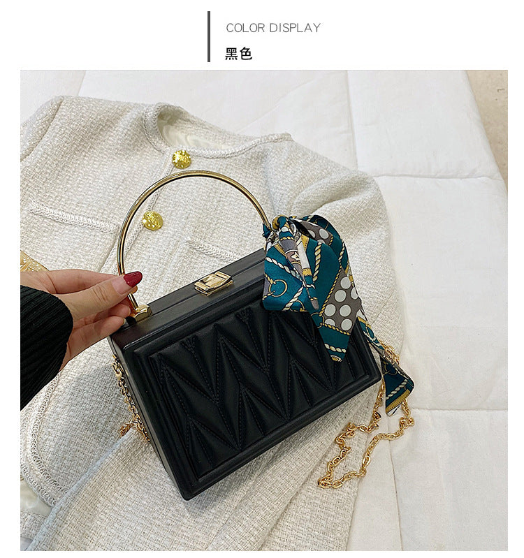 Wholesale Acrylic Hard Shell Diamond Patterned Steel Wire Chain Crossbody Box Handbag