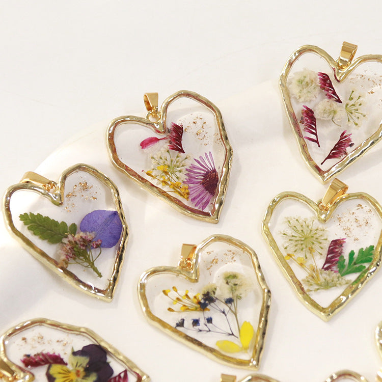 Wholesale 6pcs Irregular Love Month Flower Real Flower Pendant Resin Accessories