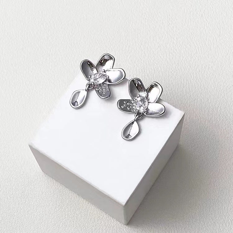 Wholesale Alloy Silver Flower Earrings Stylish Minimalist Studs Jewelry Accessory For Everyday Party Wear