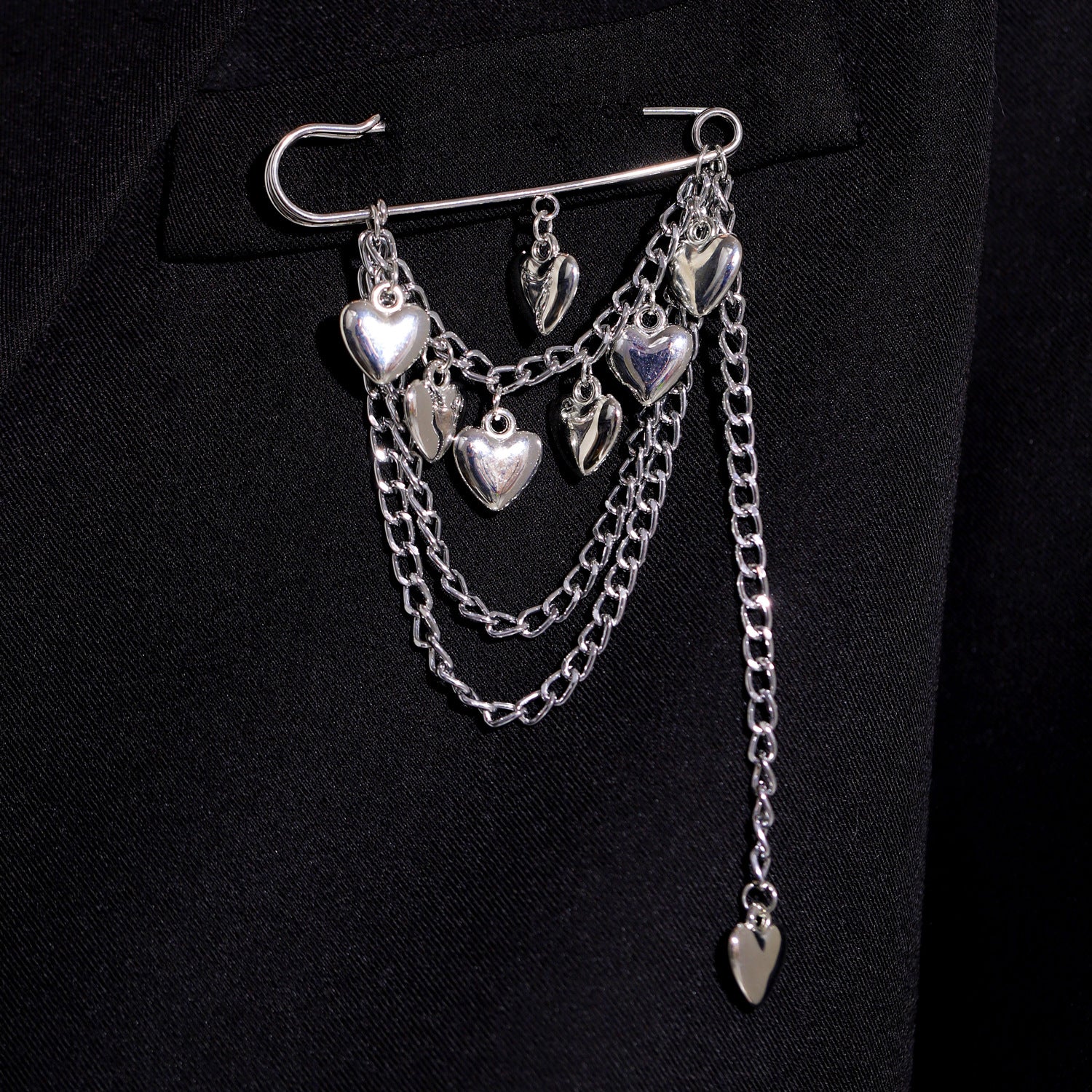 Wholesale Electroplated Alloy Heart Brooch Pin With Chain Tassel Unisex Punk Style Suit Coat Accessory
