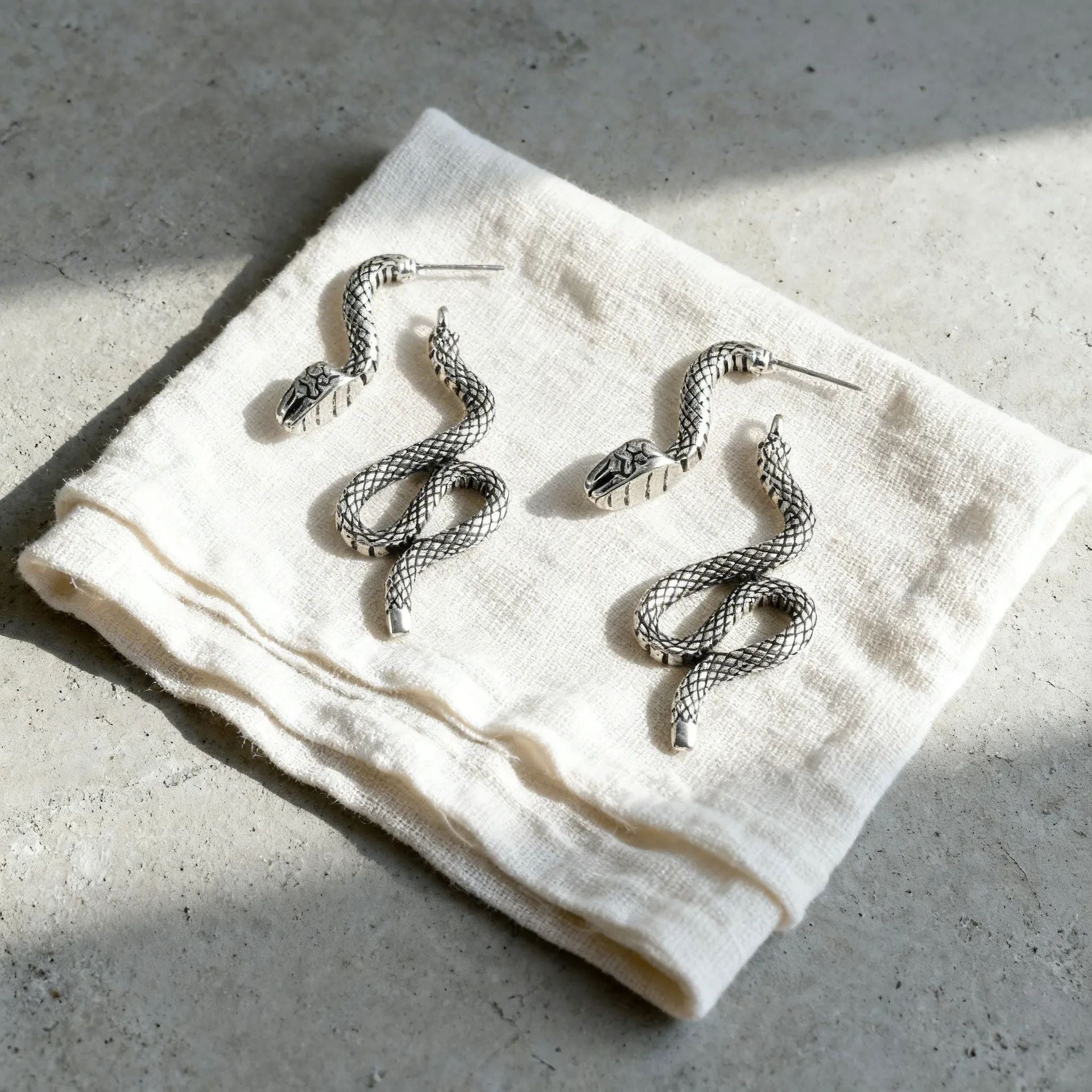 Wholesale Stylish Detachable Snake Earrings Zinc Alloy Fashion Jewelry Accessory For Boutique Resale And Gift