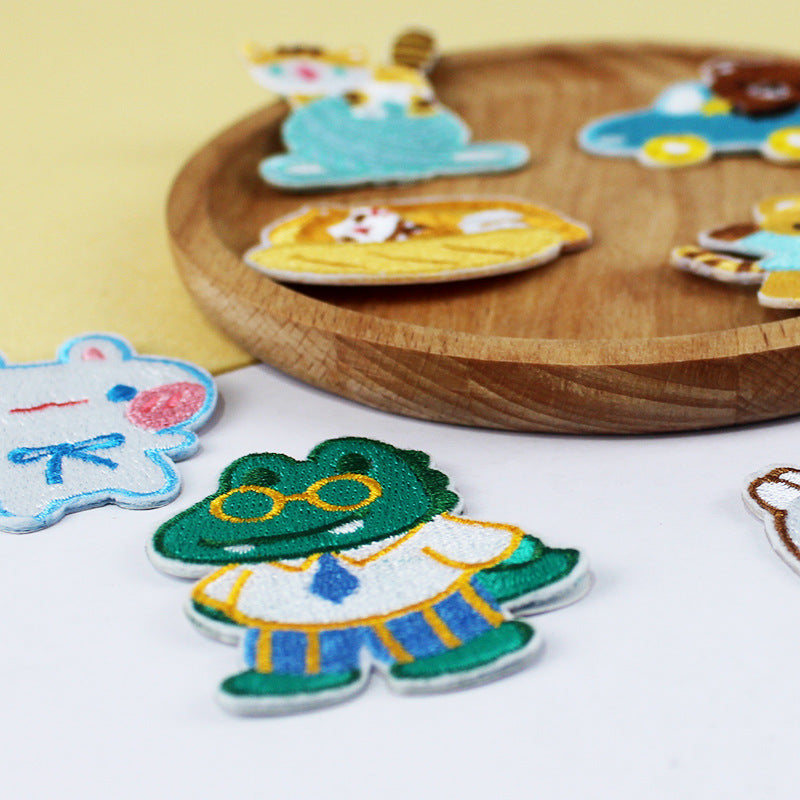 Wholesale Cute Cartoon Embroidered Cloth Patches Self Adhesive Badges For Coat Decoration DIY Craft Supply Gift