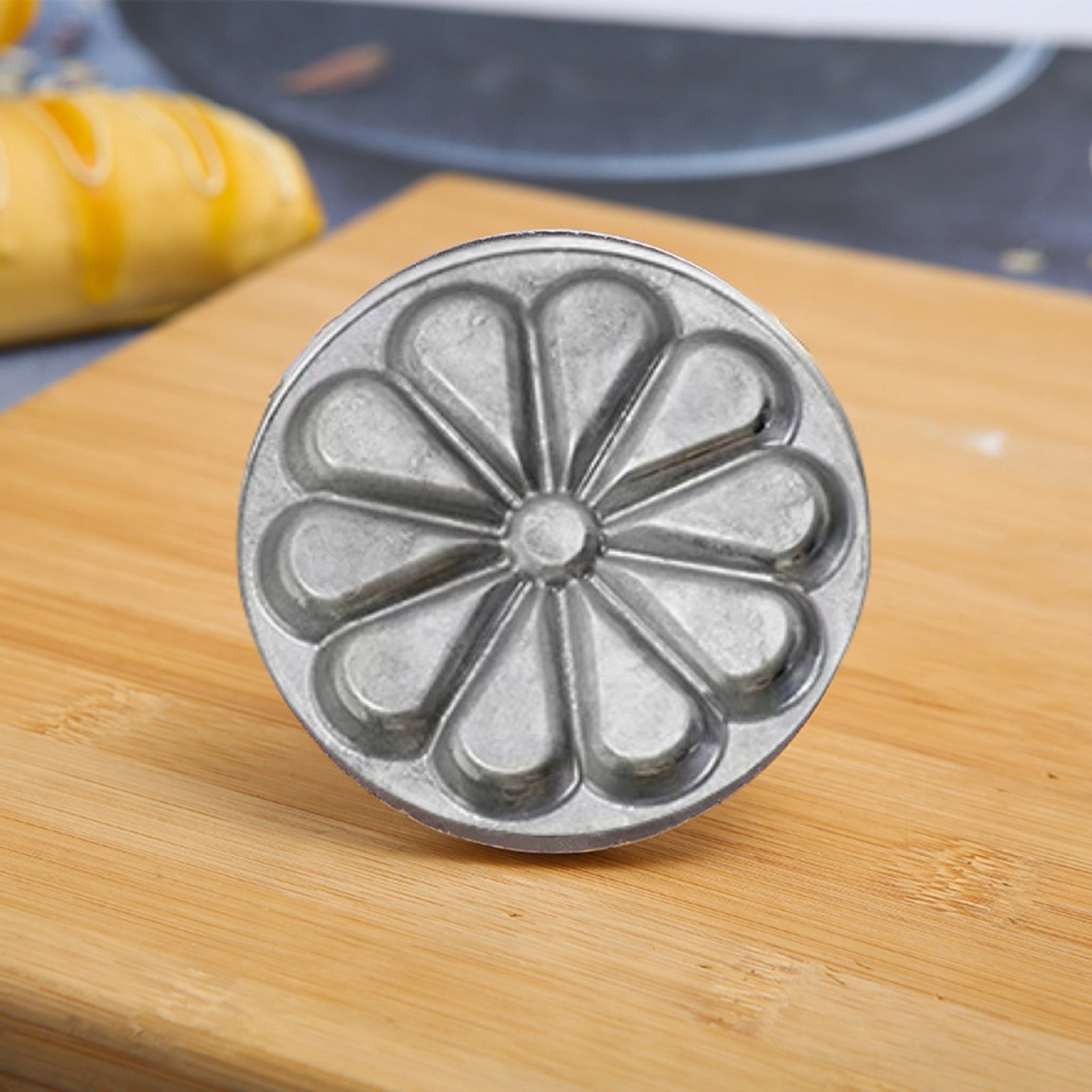 Wholesale Zinc Alloy Border Flower Biscuit Mold