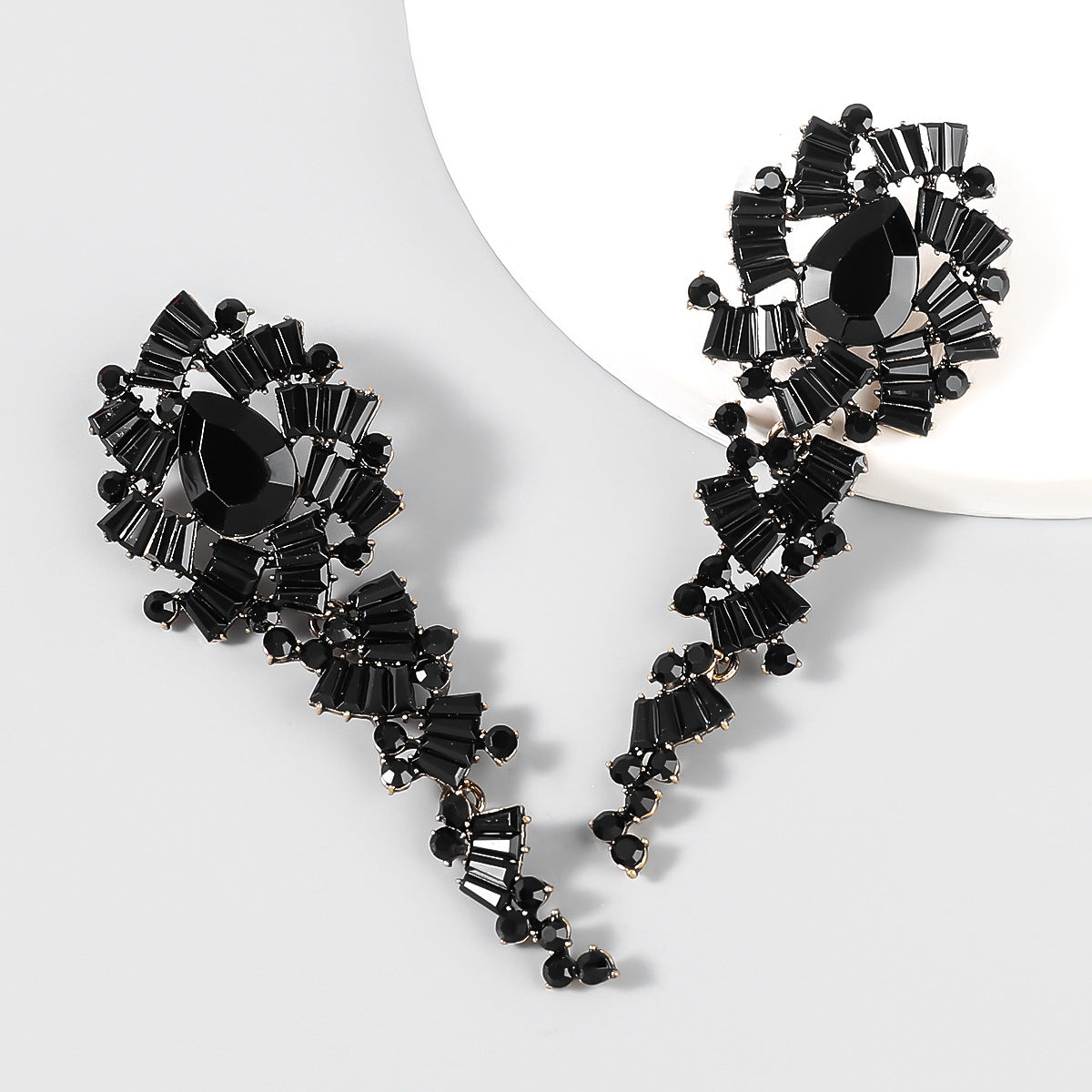 卸売合金ダイヤモンド象嵌アクリルフラワーロングイヤリング