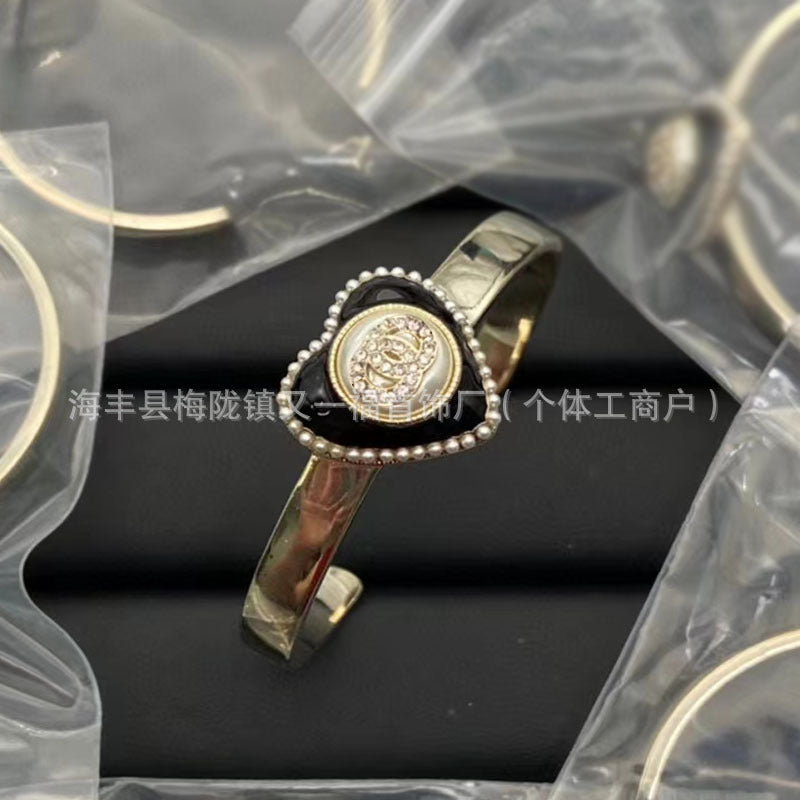 Wholesale New Double C Letter Diamond Piercing Leather Small Chanel Style Bracelet Retro Fashion All-match Bracelet