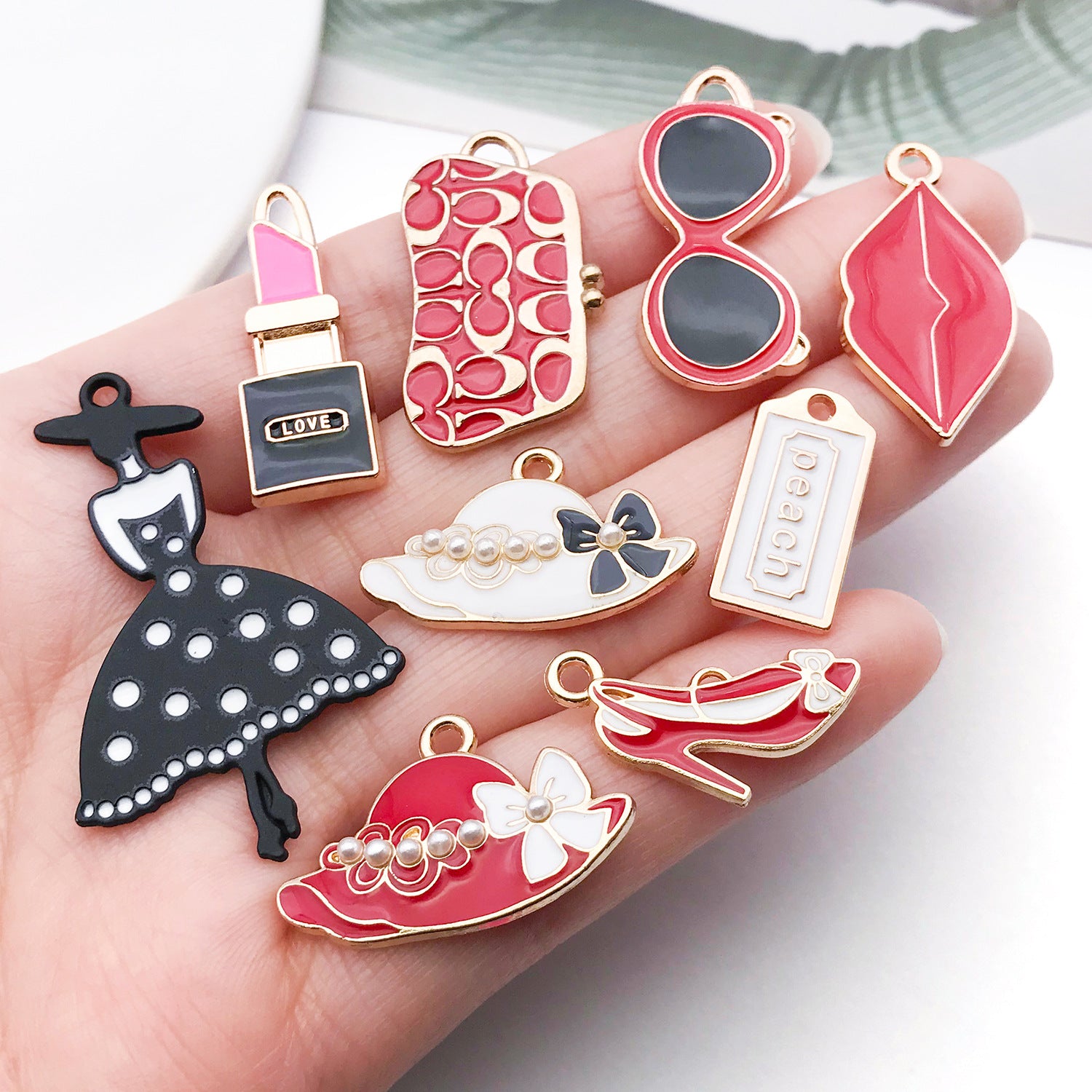 Wholesale Chic Lipstick High Heel Zinc Alloy Pendants Electroplated Oil Drip Charms For DIY Jewelry Fashion Accessory Gift Resale