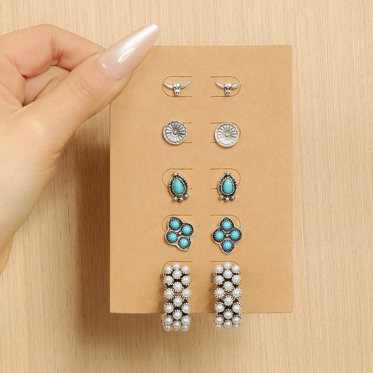 Wholesale Chic Turquoise Bohemian C Shape Earring Set Vintage Flower Bull Head Design Zinc Alloy Jewelry Accessory For Resale