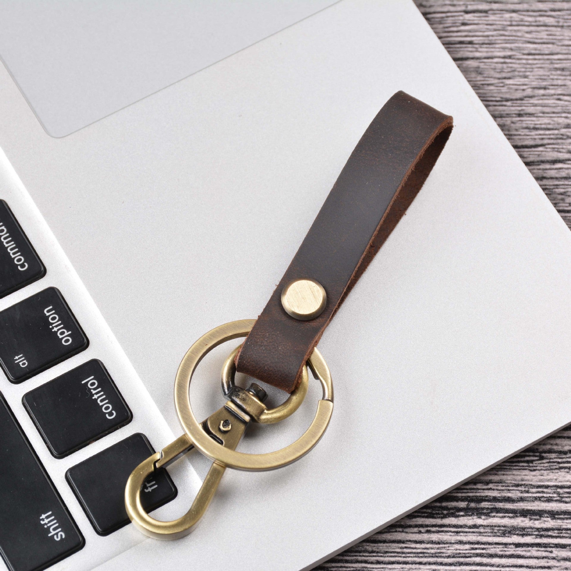 Wholesale Handmade Vintage Cowhide Bronze Car Keychain