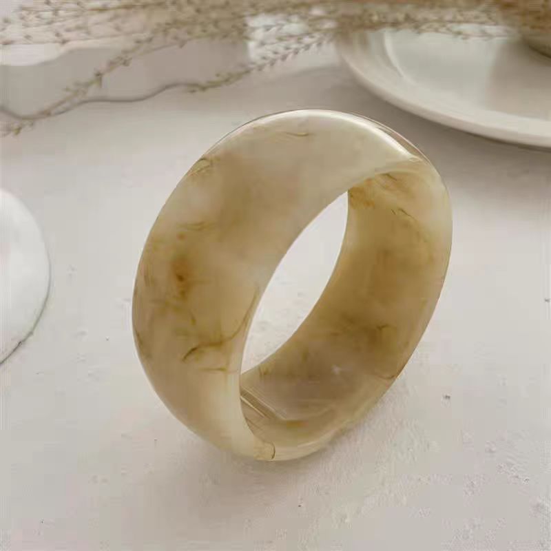 Wholesale Fashion Gradient Semi Transparent Acrylic Popular Round Wide Face Resin Bracelet