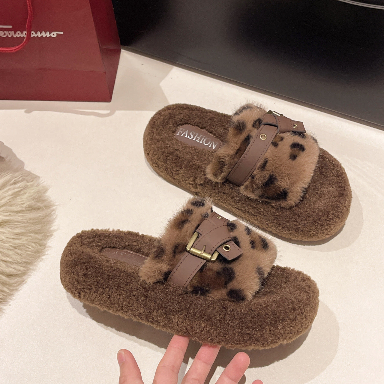 Wholesale leopard print thick-soled slippers autumn and winter wear warm cotton slippers