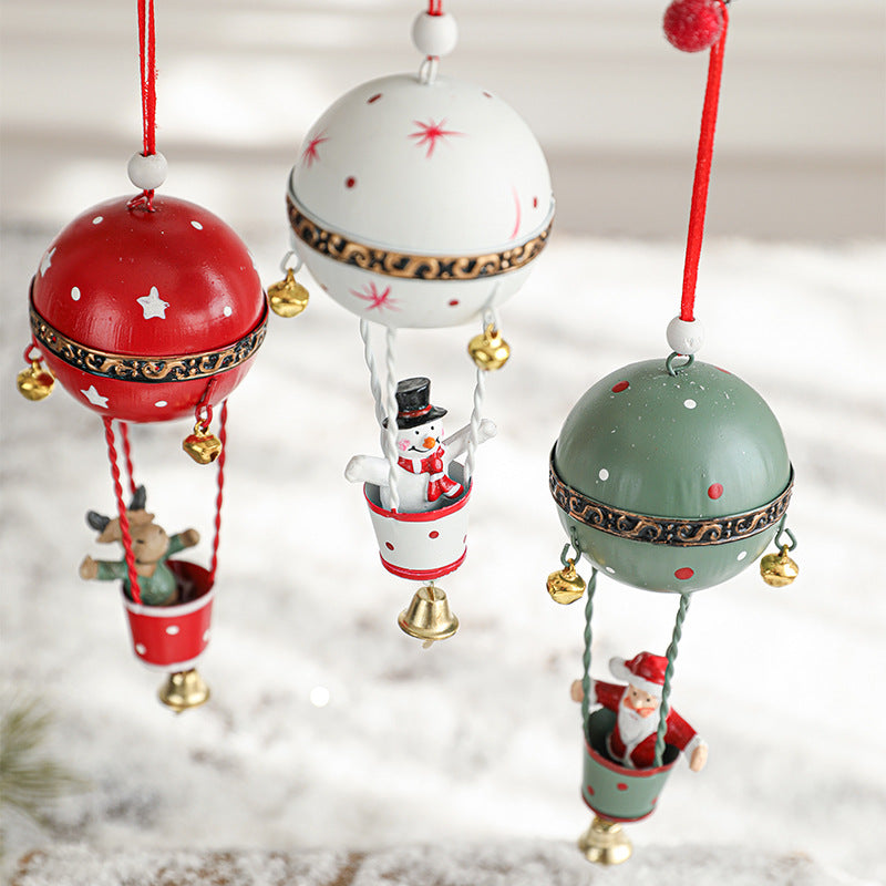 Wholesale Christmas Iron Painted Hot Air Balloon Elk Snowman Santa Claus Pendant