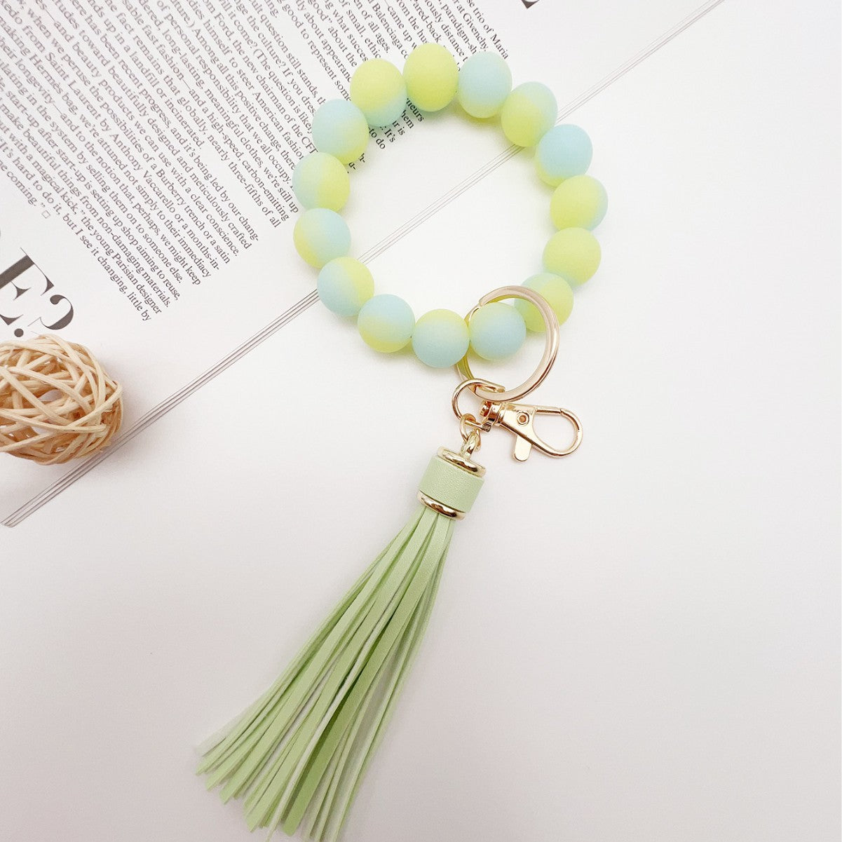 Wholesale Luminous Silicone Bead Keychain FluorescentTassel Creative Wrist Bracelet Key